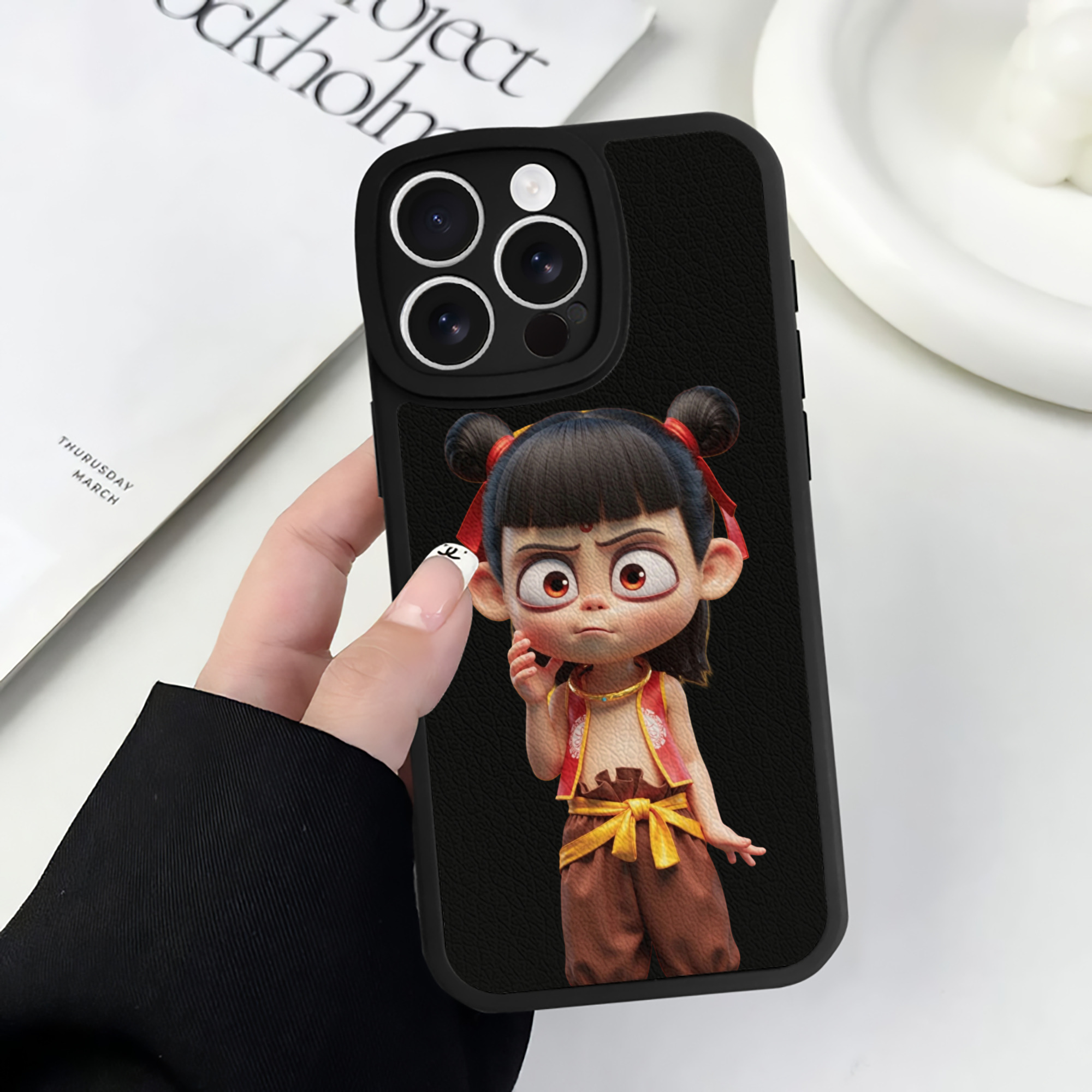 （画像用） Ne Zha 2 ナタ 魔童の大暴れ 【iPhone 16シリーズ対応】シリコンスマホケース（レザー調） 材質：シリコン